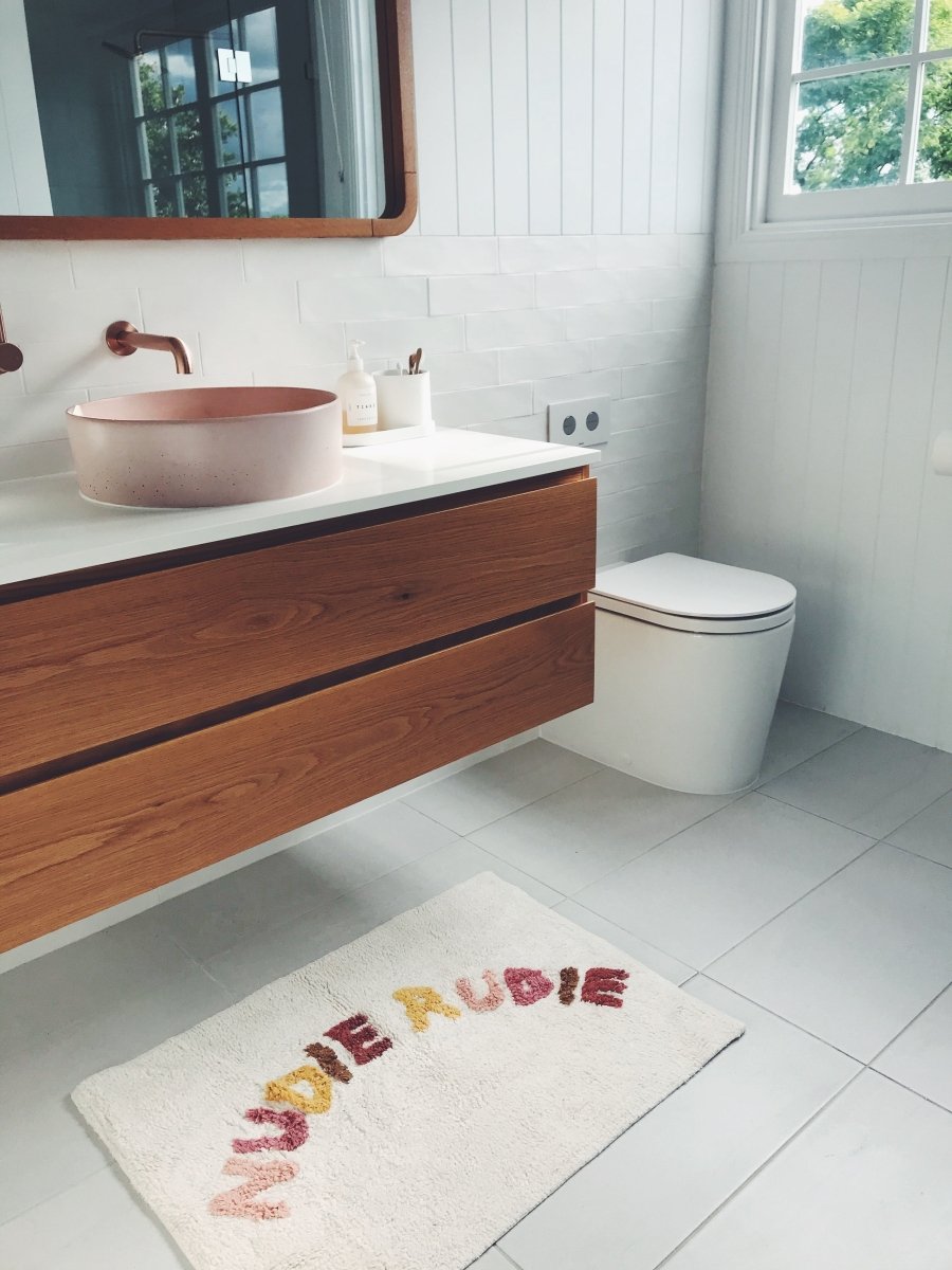 Modern bathroom with rug